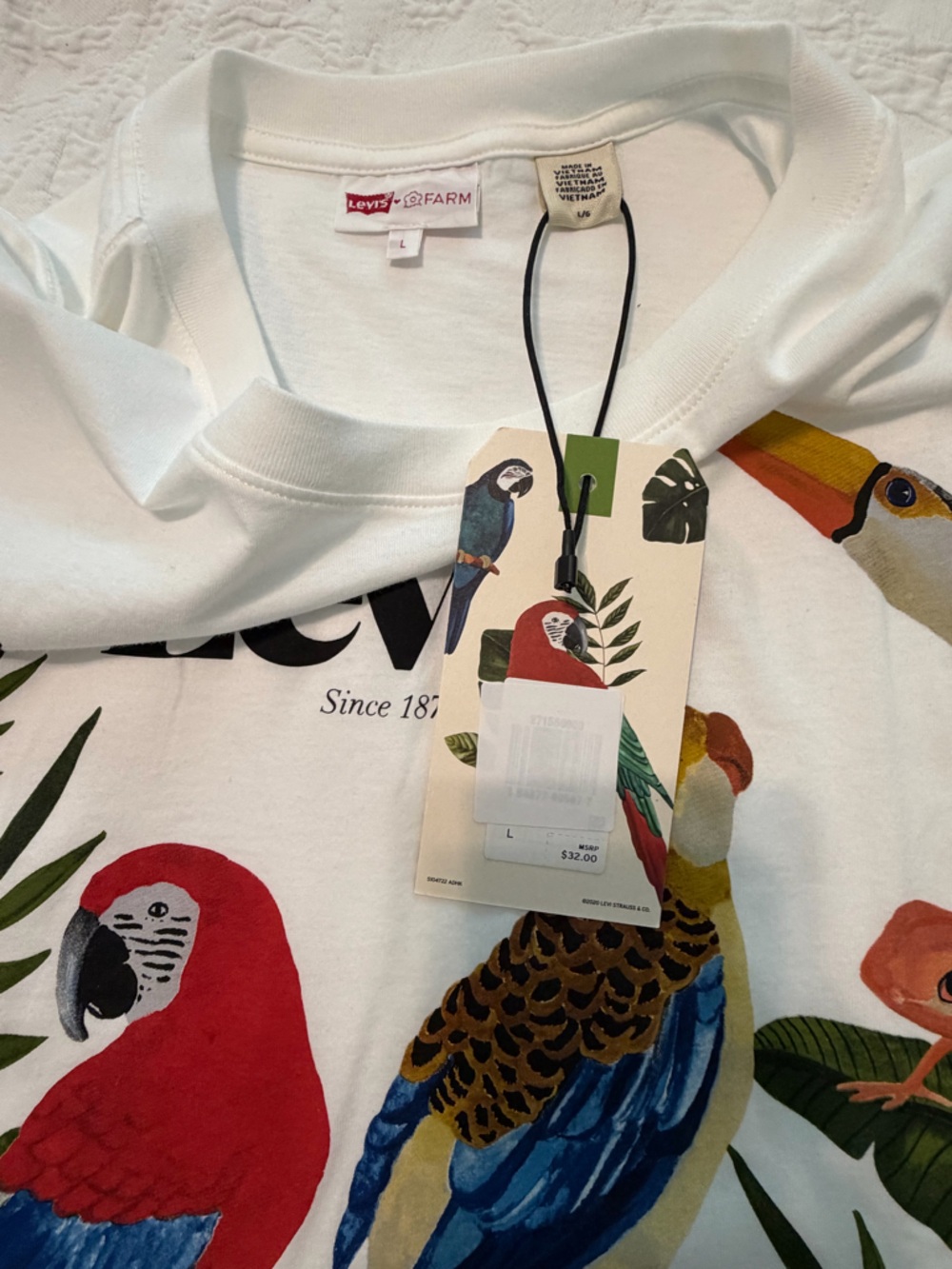 FARM Rio White Tee with Multicolored Tropical Birds & Wildlife - Picture 5 of 6